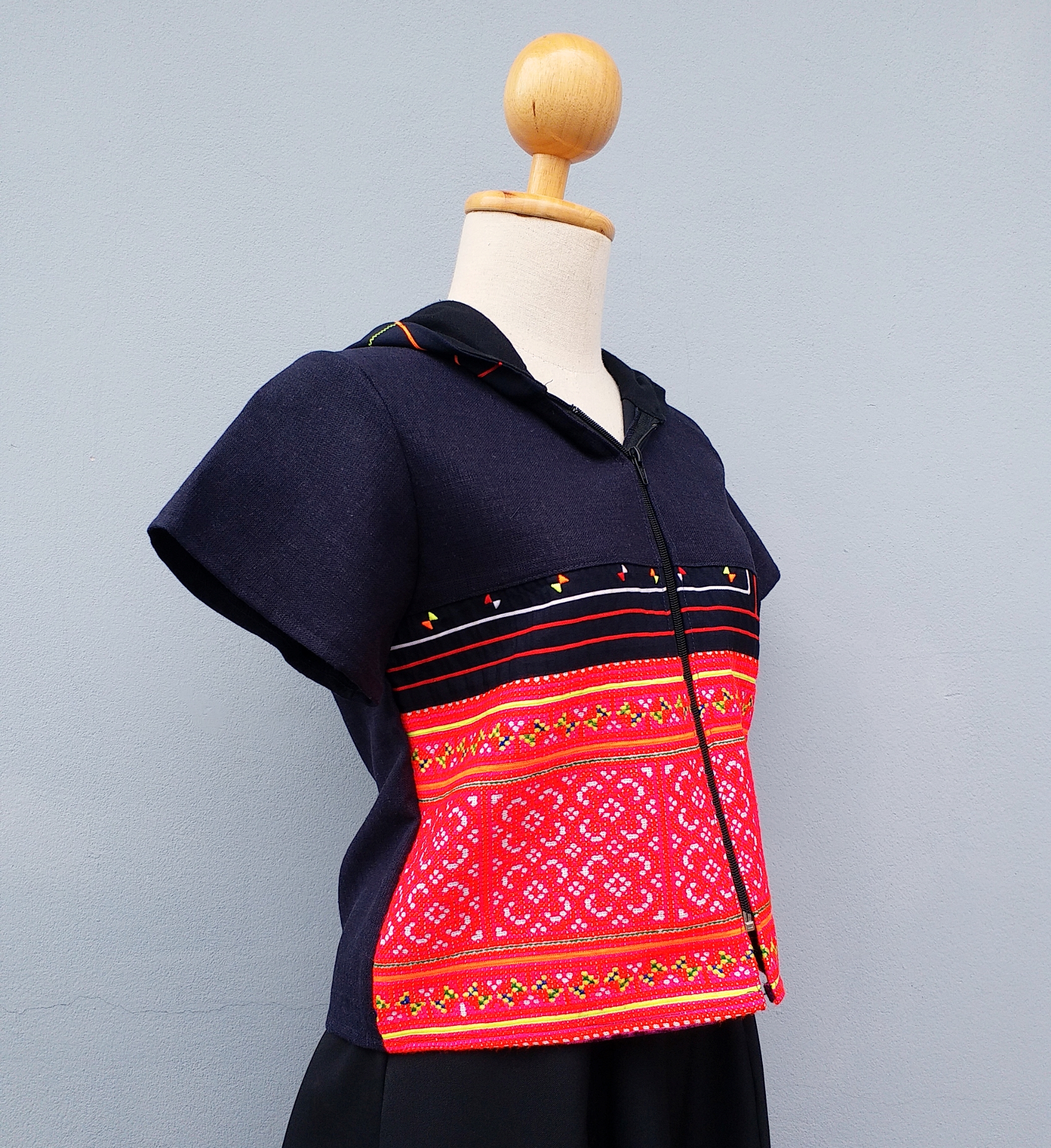 เสื้อฮู้ด ผ้าปักมือโทนชมพูอมส้ม
