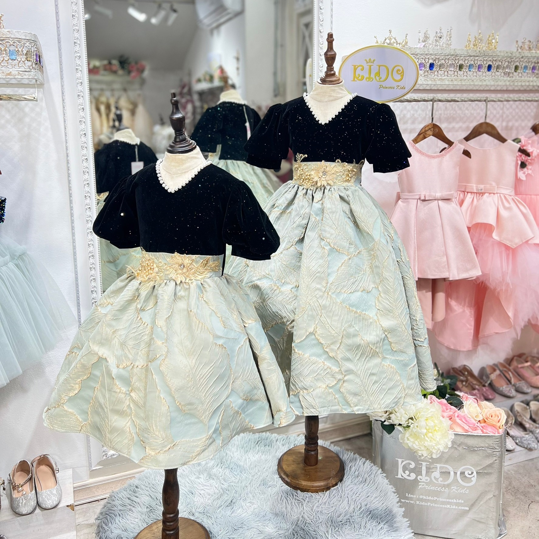 ชุดออกงานเด็ก(หน้าร้านอยู่รัชดา ลองได้ถ่ายรูปจากชุดจริง)W18437 แนวเฮปเบิร์น เสื้อสีดำ กระโปรงยาวสีครีม แขนตุ๊กตา