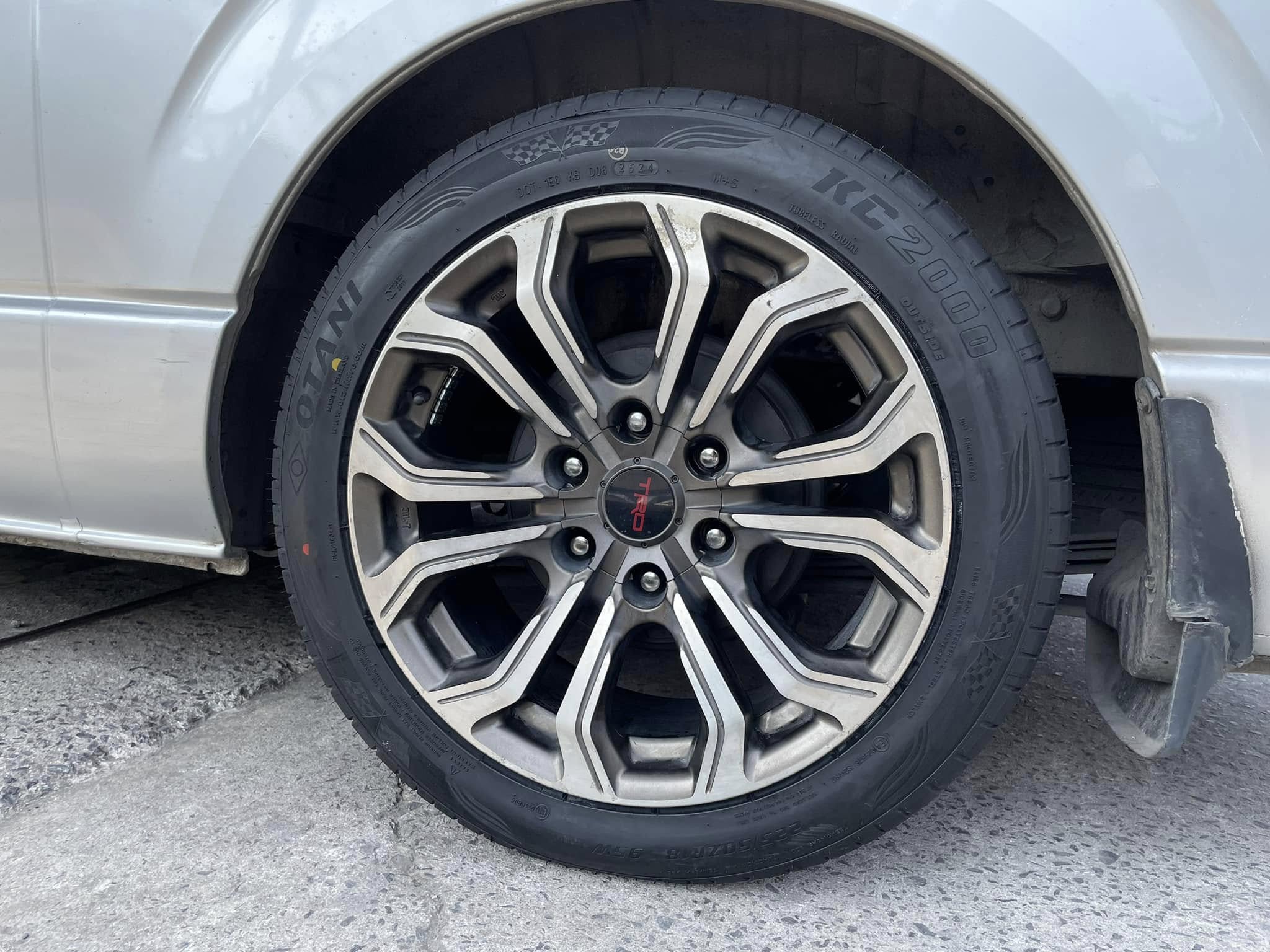 🚘 #TOYOTA_COMMUTER เปลี่ยนยาง #OTANI #KC2000 225/50R18