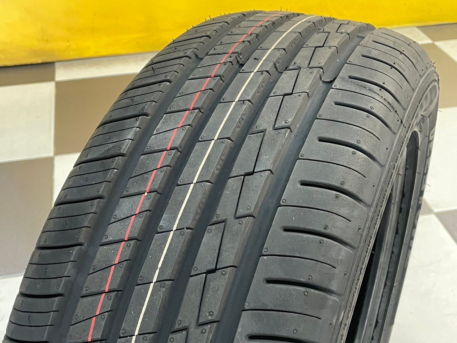 ยาง Deestone RA01 ขนาด 215/55R17 ยางใหม่ปี 2025