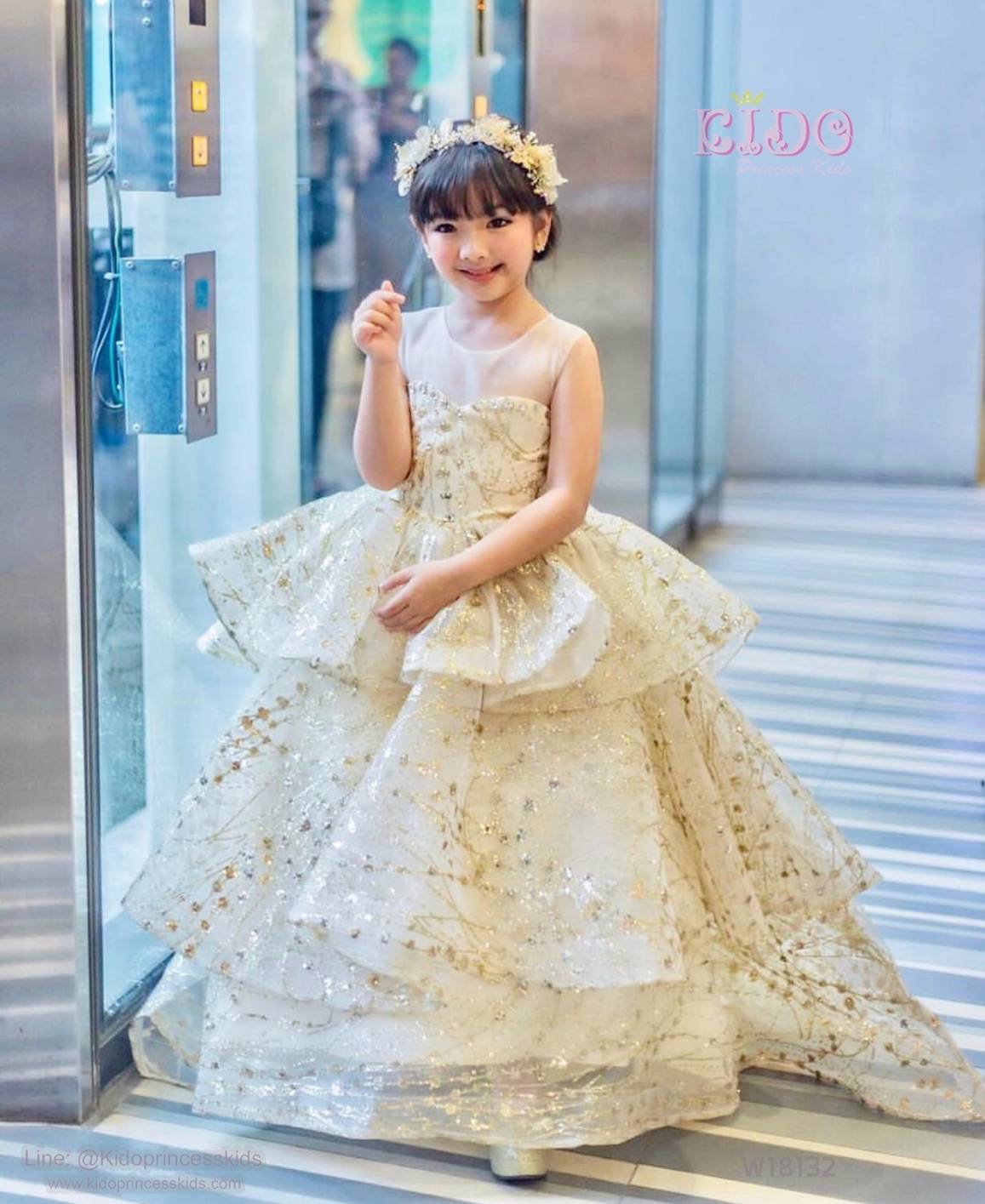 ชุดราตรีเด็กออกงาน *มีหน้าร้านอยู่รัชดา ลองได้ เปลี่ยนได้ ถ่ายรูปเองจากสินค้าจริง*ชุดออกงานเด็ก ชุดเจ้าหญิงสีครีมดิ้นทอง อกซีทรูกระโปรงชั้นๆหน้าสั้นหลังยาว สวยหรูมากเลยค่ะ