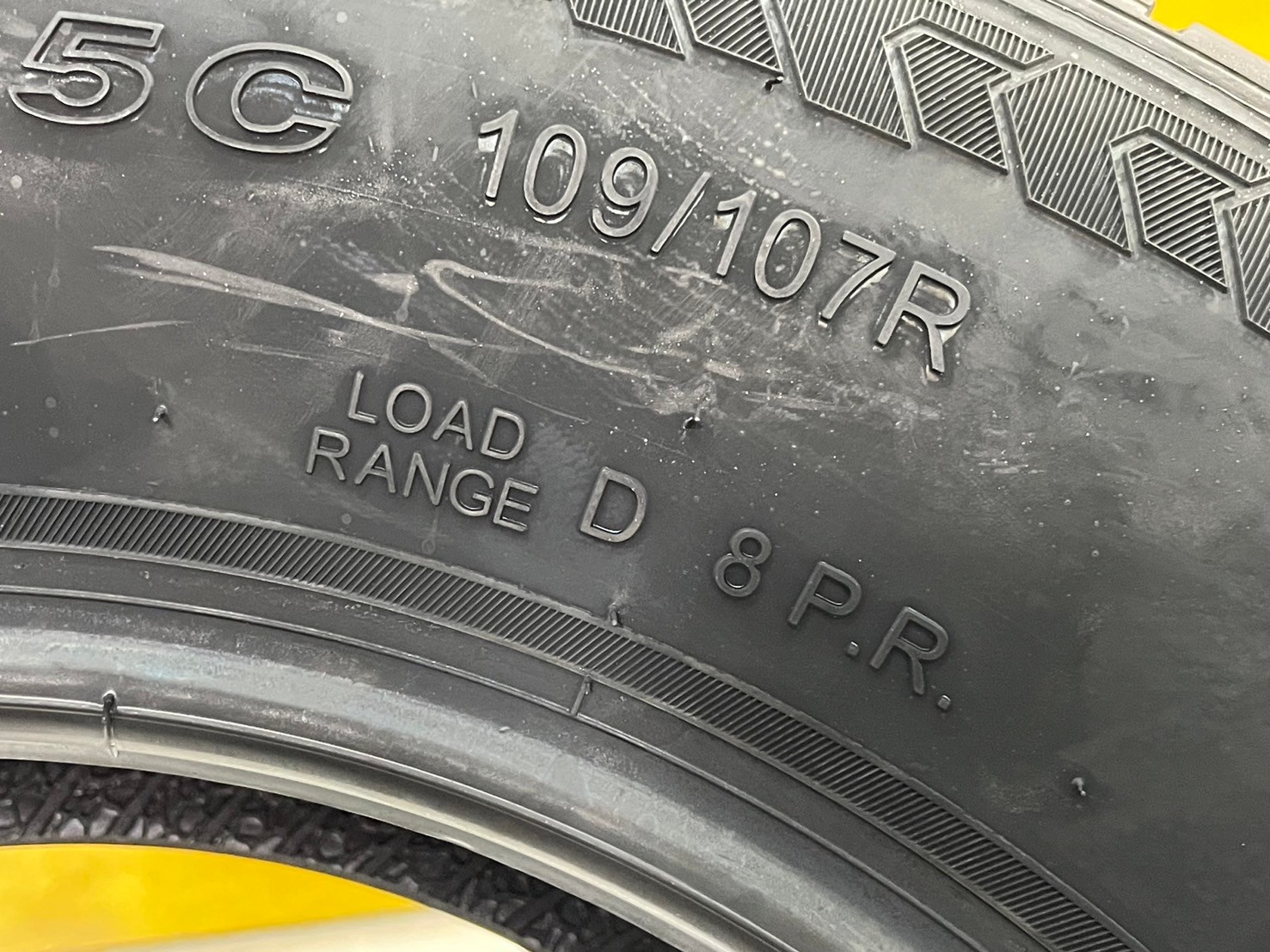 ยางใหม่ GOODRIDE SC326 215/70R15 ยางใหม่ปี2024 (ยางโปรโมชั่นสินค้ามีจำนวนจำกัด)