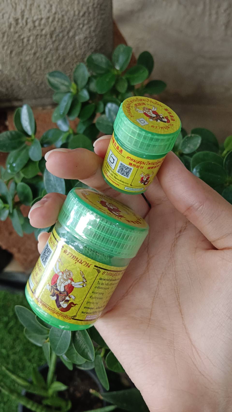 ยาดมสมุนไพรเเก้ลมวิงเวียน ตราหนุมาน 2 กรัม