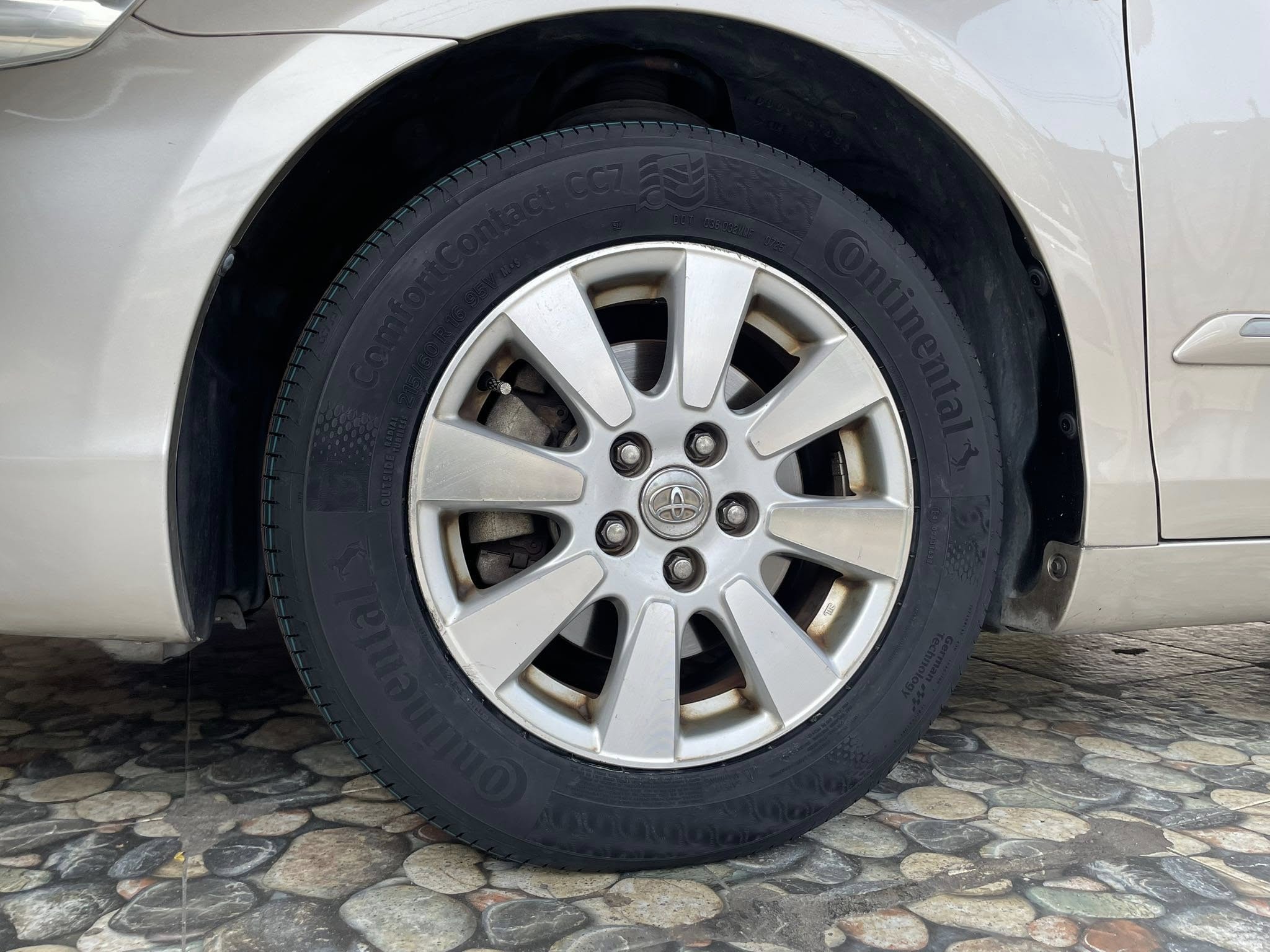 #TOYOTA_CAMRY🚘เปลี่ยนยาง 🛞🐘#Continental_CC7_215/60R16 ❤️ 🛞 #บริการตั้งศูนย์ล้อ