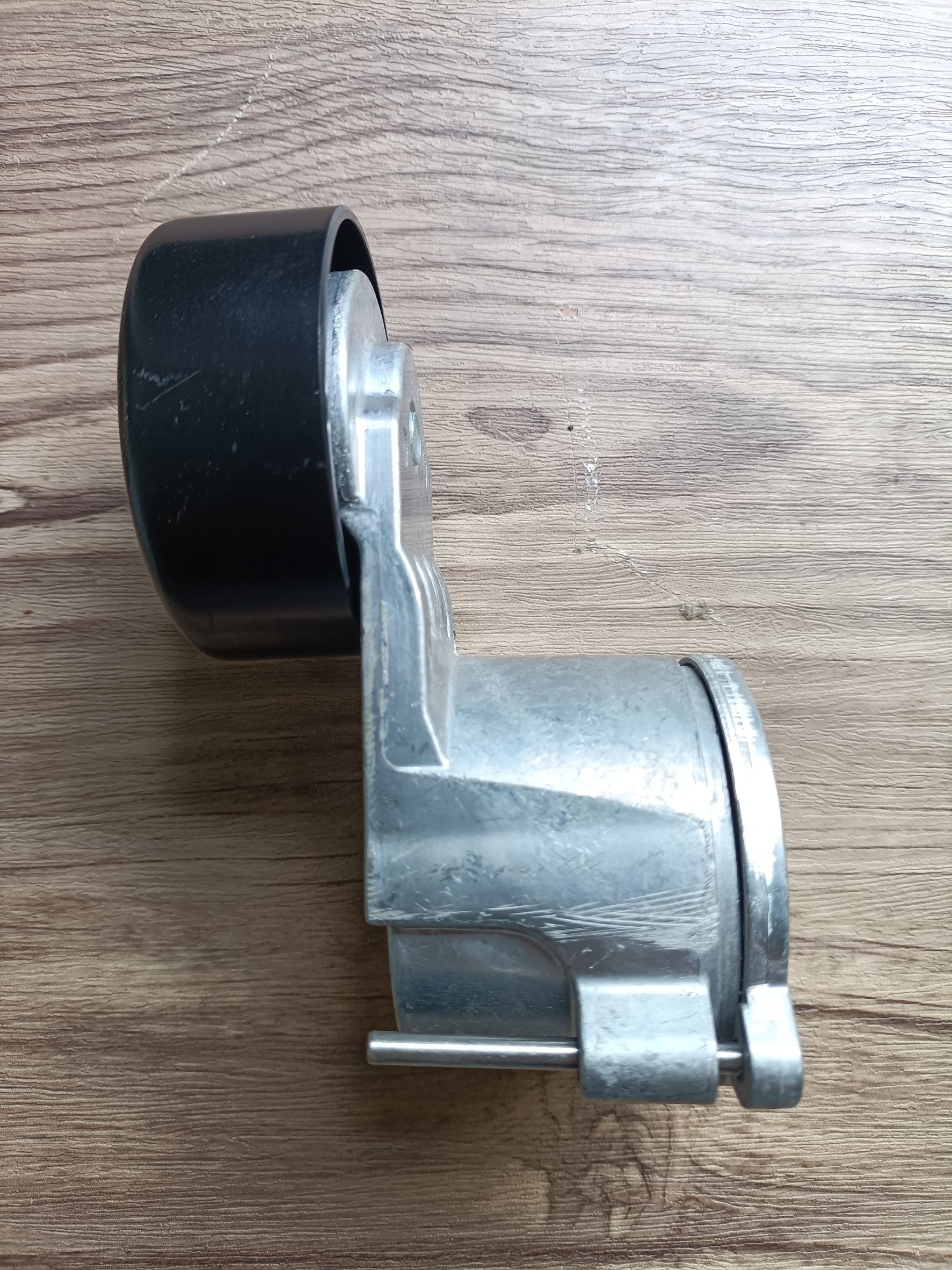 ลูกรอกดันสายพานหน้าเครื่อง COLORADO ปี 2011-2020