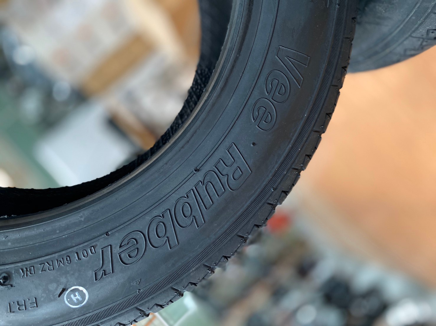 ยางใหม่ขอบ13 ยางแก้มเตี้ย Vee Ruber 195/50/R13 ยางใหม่ปี2020 สำหรับล้อผ่า ล้อหน้ากว้าง ล้อซิ่ง