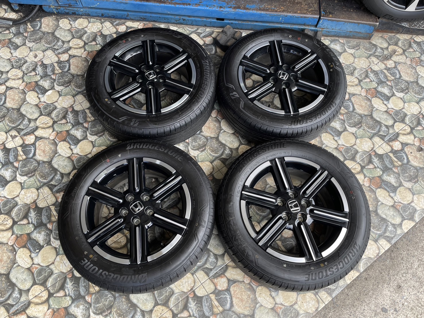 ล้อแม็กป้ายแดง HONDA HR-V ตัวท็อป รุ่นใหม่ล่าสุด ขอบ 17 ดำหน้าเงา สวยกริ๊บ พร้อมยาง #Bridgestone Alenza H/L33 215/50R17 ยางปี2024