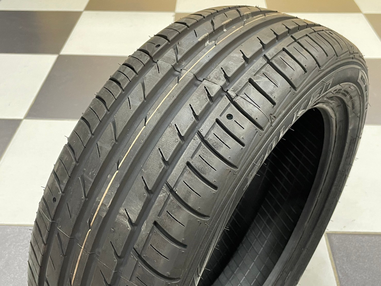 ยางใหม่ฟอเก้น Falken ZE914 195/50R15 ยางใหม่ปี2023 ราคาโปรโมชั่นพิเศษ พร้อมติดตั้งฟรี (4เส้น)