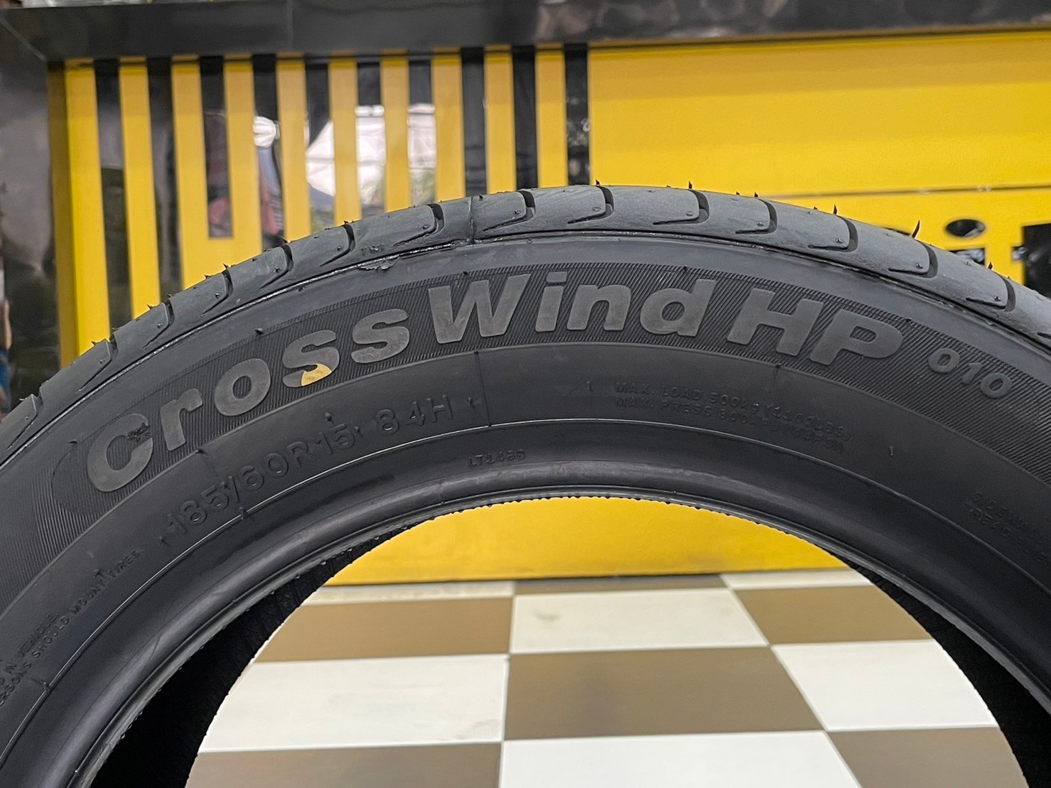 ยางรถยนต์คุณภาพดี Linglong(หลิงหลง) Crosswind HP 185/60R15 ยางใหม่ปี2024 ยางผลิตไทย
