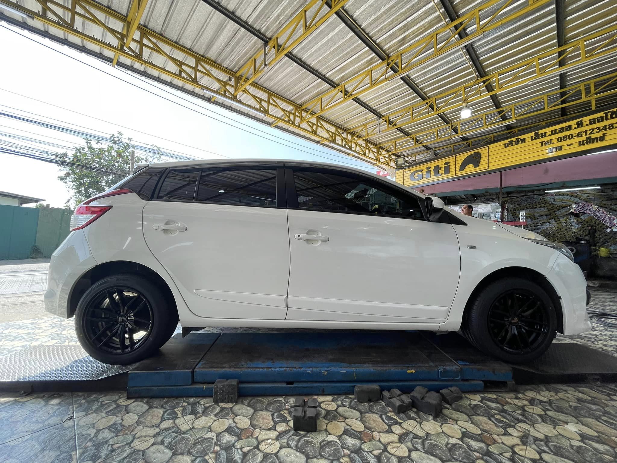 TOYOTA_YARIS🔥❤️❤️ 🛞 #LENSO_JAGER-QUINTA 🛞15x7 นิ้ว PCD 4x100 OFFSET 35 สีดำมิลลิ่งเงิน 🛞 #KINTO_SC901 195/55R15