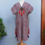 เดรสลายเขียนเทียน แต่งไหมพรมเส้นแดง