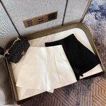 กางเกงขาสั้น เอวสูง ซิปหลัง มีซับใน กระเป๋า 2 ข้าง