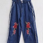 กางเกงยีนส์ขาสามส่วน แต่งPatch ดอกคู่