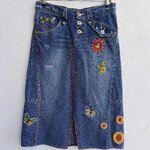 กระโปรงยีนส์ แต่งpatchและปักลายน่ารัก