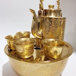 ชุดน้ำชากาทองเหลืองทรงกระบอก บนชามสูง เส้นผ่าศูนย์กลาง 8.5 นิ้ว