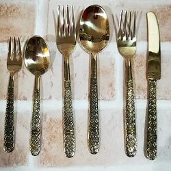 ชุดช้อนสอ้มลายพิกุลพร้อมชุดมีดท่านผลไม้และช้อนส้อมขนม