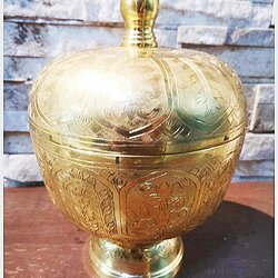 ขัน ร.๕ ฝาจุก ขนาด 5 นิ้ว ตอกลายกลีบบัว