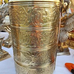 ปิ่นโตสี่ชั้นทองเหลืองตอกลายไก่ในคันฉ่อง พรีเมี่ยม