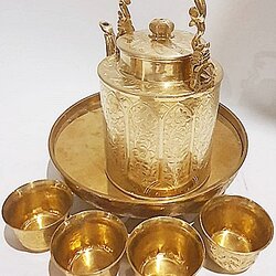 ชุดกากระบอกทองเหลืองตอกลายบัวหลวง ถาดหล่อหนาสองชั้ร 8.5 นิ้วตอกลาย