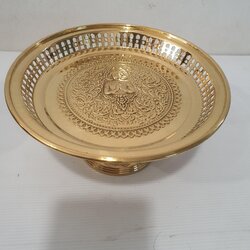 โตกโปร่งขอบม้วน 6 นิ้ว กลางลายเทพพนม ขาลายบัว