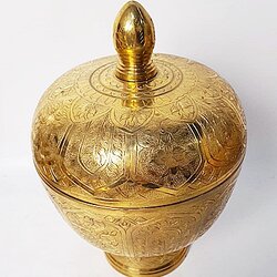 ขัน ร.๕ ฝาจุก 6 นิ้ว ตอกลายรวงข้าวในกลีบบัว ขันน้ำมนตฺทองเหลืองขาเกลียว Premium