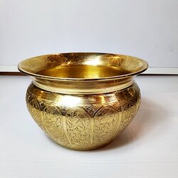 กระโถนทองเหลือง 6.5 นิ้ว ทรงเตี้ยตอกลายกลีบบัวหลวง คลาสสิคงดงาม งานพรีเมี่ยม