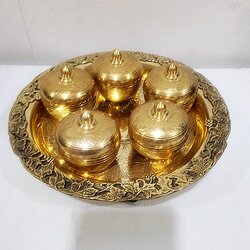 ชุดทองเหลือง ตลับหัวจุกตอกลาย 2.5 นิ้ว ถาดองุ่น 9 นิ้ว