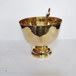  ขัน ร๕ ขนาด 7 นิ้ว ขันตักลาตรทองเหลืองขาเกลีบว ทัพพี 