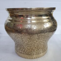 กระโถนพระทองเหลืองตอกลาย ปากกว้าง 6 นิ้ว