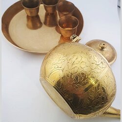 กาน้ำชาทองเหลืองตอกลายบัวหลวง กาหล่อเล็ก ขนาดเส้นผ่าศูนย์กลาง 4.5 นิ้ว