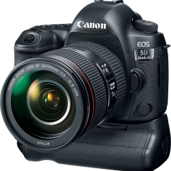 กล้อง DSLR Canon EOS 5D Mark IV DSLR Camera With lens 24-70/4