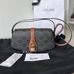 กระเป๋ามือสองแบรนด์Celine clutch with strap yr22