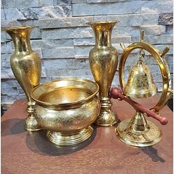 ชุดหน้าพระ ชุดกระถางธูปกลม 6 นิ้ว แจกัน 9 นิ้ว พร้อมระฆังไม้ตีตอกลาย