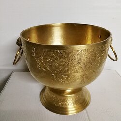 ขันน้ำมนตหูสิงห์ 8 นิ้ว ตอกลายช่องคันฉ่อง ครึ่งใบ ร้อยมาลัย สำเนา