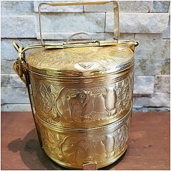 ปิ่นโตทองเหลืองสองชั้นตอกลายช้างทรงเครื่อง งิจิตร signature