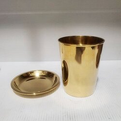 ชุดแก้วทองเหลือง ผิวเรียบ ความสูงของตัวแก้ว 9 cm พร้อมจานรองแก้ว