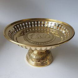  โตกโปร่งช้างนูน 4.5 นิ้ว ขอบม้วน พานทองเหลืองฉลุขอบม้วน 