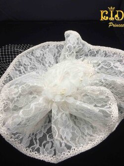 กิ๊บหมวกเด็ก(หน้าร้านอยู่รัชดา)H06 กิ๊บหมวกออกงาน สไตล์หรู ติดลูกไม้ ประดับดอกไม้ สีออฟไวท์