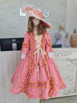 ชุดราตรีเด็ก(หน้าร้านอยู่รัชดา ลองได้ถ่ายรูปจากชุดจริง)W18476สีชมพูเข้ม แนวยุโรป ผ้าพิมพ์ลาย แขนยาว กระโปรงยาว