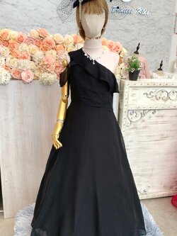 ชุดราตรีเด็ก(หน้าร้านอยู่รัชดา ลองได้ถ่ายรูปเองจากชุดจริง)W18991 สีดำ ไหล่เบี่ยงติดระบาย กระโปรงยาว เรียบหรู