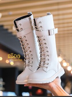 บูทเด็ก(หน้าร้านอยู่รัชดา ลองได้)H172 สีขาว ด้านหน้าร้อยเชือกสูง แบบยาวมีคาดเข็มขัด