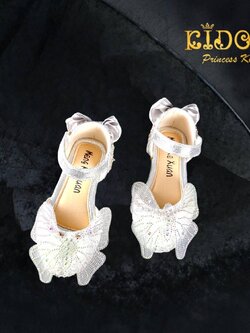 รองเท้าเด็ก(หน้าร้านอยู่รัชดา ลองได้)H020 สีเงิน ติดผีเสื้อประดับเพชร ติดโบว์ด้านหลัง เจ้าหญิงมากๆ