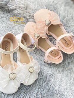 ssรองเท้าออกงานเด็ก*มีหน้าร้านอยู่รัชดา ลองได้ เปลี่ยนได้ *H076สีขาว สีโอรส เรียบวิ้งประดับโบว์ผ้าแก้ว ติดหัวใจตรงกลาง รัดข้อเท้าแต่งเพชรห้อย เปิดข้าง หวานๆน่ารัก
