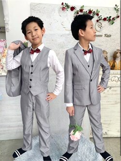 สูทเด็กผู้ชาย(หน้าร้านอยู่รัชดา ลองได้ถ่ายรูปจากชุดจริง)S149เซ็ต5ชิ้น สีเทา สูท เสื้อเชิ๊ต กั๊ก หูกระต่าย กางเกงขายาว