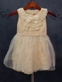 ชุดกันหนาวเด็ก*มีหน้าร้าน ตรงปก พร้อมส่ง*Z3346 สีครีม อกลูกไม้ติดโบว์ กระโปรงฟูชับในปักกุหลาบ น่ารักๆ