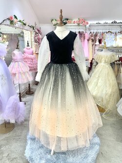 ชุดราตรีเด็ก(หน้าร้านอยู่รัชดา ลองได้ถ่ายรูปจากชุดจริง)W18717 สีดำครีม แขนยาว ทูโทน กระโปรงยาว