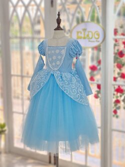 ชุดเจ้าหญิง(หน้าร้านอยู่รัชดา ลองได้ถ่ายรูปจากชุดจริง)W18262 ชุดเจ้าหญิงแสนสวย สีฟ้ากำมะหยี่แขนตุ๊กตา กระโปรงยาวพร้อมถุงมือเจ้าหญิง น่ารักมากๆ