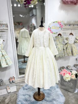 ชุดราตรีเด็ก(หน้าร้านอยู่รัชดา ลองได้ถ่ายรูปเองจากชุดจริง)W18639 สีขาว แขนยาวคลุมไหล่ กระโปรงยาว