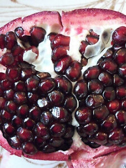 ทับทิม รูบี้ เรด (Ruby Red) ผลใหญ่ / 5 เม็ด (UK)