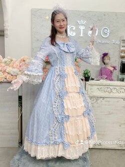 ชุดราตรีเด็ก(ร้านอยู่รัชดา ลองได้ถ่ายรูปจากชุดจริง)W19082 สีฟ้า ยุควิคตอเรีย กระโปรงยาว